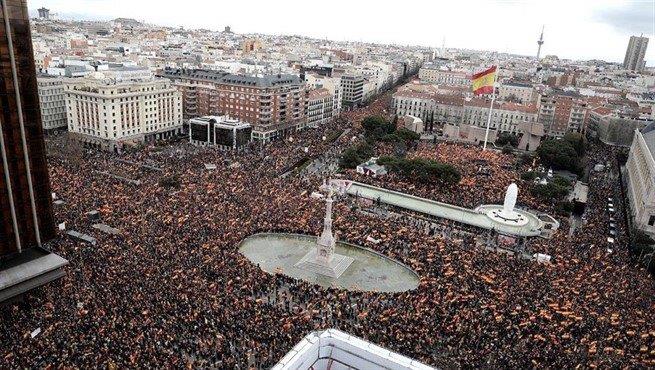La Plaza de Colón de Madrid, abarrotada ayer durante la concentración