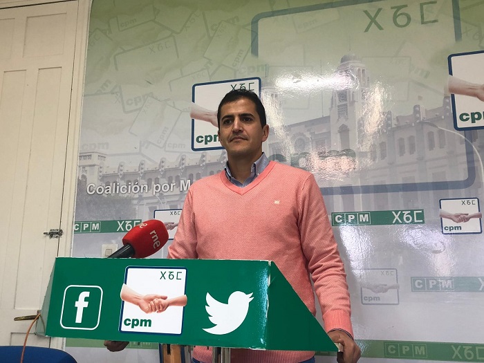 El diputado de Coalición por Melilla (CpM), Rachid Bussian, ayer en rueda de prensa