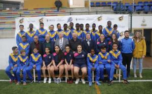 Los chicos seleccionados, junto al consejeros y responsables de la Federación