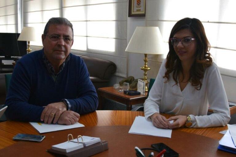 La delegada del Gobierno, junto al jefe de servicio de la CHG en Melilla, Andrés Aragón