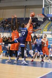 Vucetic entra a canasta ante Mbaye y Kyei