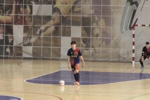 Javi, jugador de la Peña Barcelonista, en el partido ante el FC Balerma