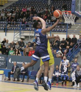 Agada, en el partido de la primera vuelta, ante el Carramimbre Valladolid