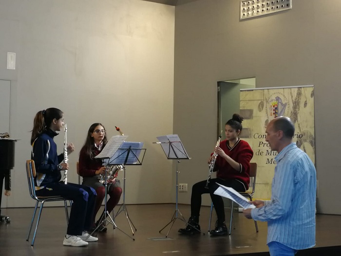 La Orquesta de Cuerdas del Conservatorio Profesional de Música de Melilla, bajo la dirección de Elia Domínguez
