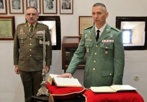 El coronel jefe Eugenio Castilla, en su toma de posesión, junto al comandante general anterior, Fernando Gutiérrez
