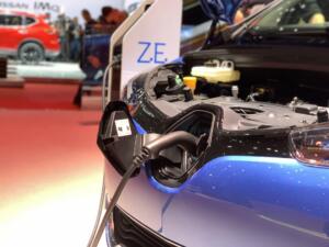 En la imagen un vehículo eléctrico