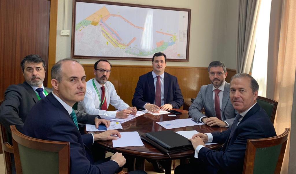 Los dos presidentes de las autoridades portuarias de Ceuta y Melilla con sus equipos