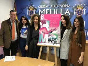 Cuatro de las artistas, junto a la viceconsejera y el consejero Miranda