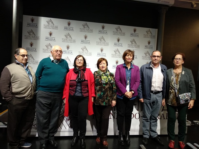 La consejera de Cultura, Fadela Mohatar, acompañada por representantes de las peñas flamencas