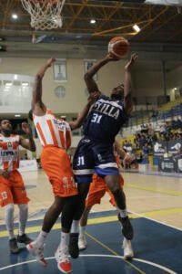 Agada estuvo muy activo durante todo el encuentro