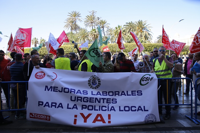 UGT, CCOO, CSIF y USTM se concentraron ayer pidiendo medidas para la Policía Local de Melilla