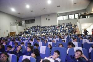Los 400 alumnos que estuvieron ayer en el Palacio de Congresos con algunas de las autoridades que quisieron participar en esta videoconferencia