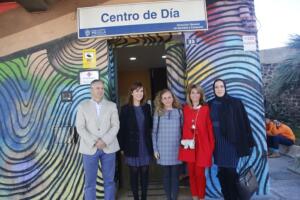 En el centro, la consejera, junto a personal del centro y técnicos de la Consejería