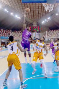 En el encuentro de la primera vuelta se impuso el decano (72-76)