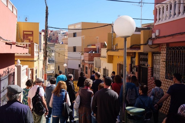 Un grupo de 30 melillenses conocen el barrio emblemático del Rastro a través de sus vecinos