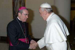 El Papa Francisco junto con el obispo de Melilla y Málaga