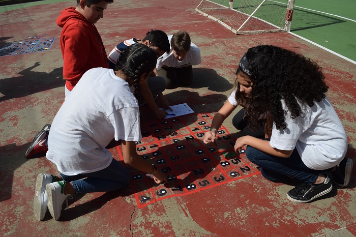 Los estudiantes melillenses realizando una de las pruebas de la fase local en el Queipo