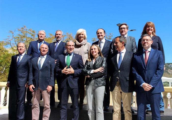 Miguel Marín, junto al resto de presidentes de autoridades portuarias y el consejero Bendodo