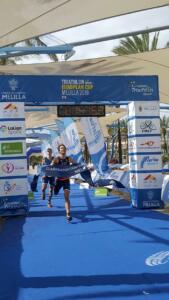 Adrián Sáez cruza la meta melillense