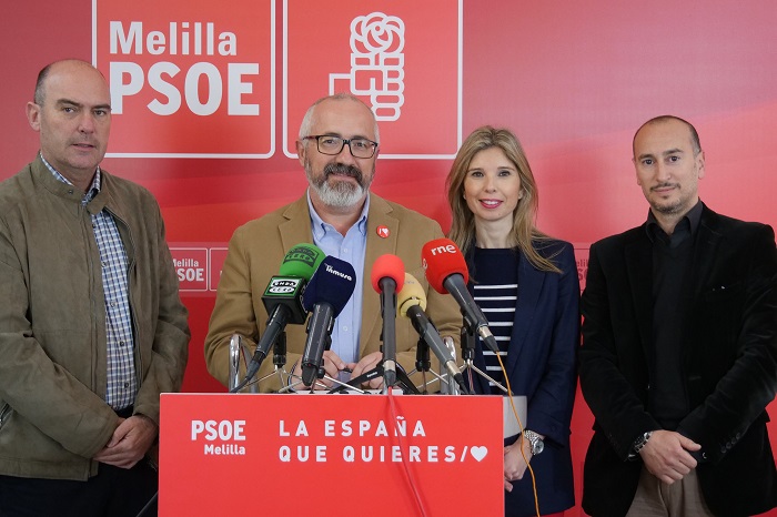 Bustillo, junto a sus compañeros en la candidatura socialista a las Generales