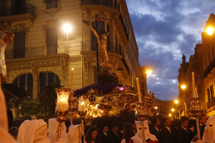 El Santísimo a la altura de la Plaza de Menéndez Pelayo