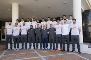 Los ‘Hispanos’ posaron ayer para la prensa gráfica en la puerta del Hotel Tryp Melilla Puerto