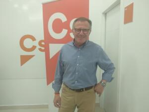 El candidato al Congreso, Eduardo De Castro, en la sede