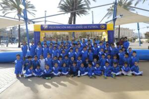 Foto de familia de los participantes en 'Juegos en la calle'