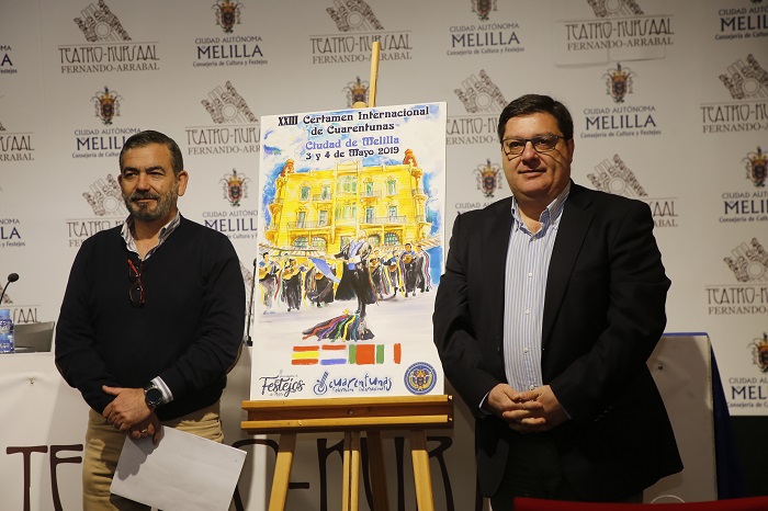 El viceconsejero de Festejos, Francisco Díaz, y el presidente de la Cuarentuna de Melilla, Javier Alarcón