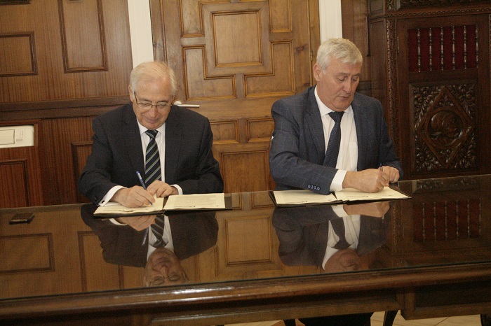 Firma del convenio entre el presidente de la Ciudad y el consejero Ventura