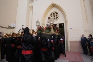 La salida del Humillado de la parroquia Castrense portado por sus hombres de trono el año pasado