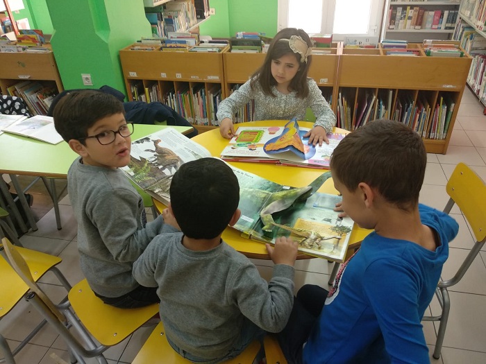 Entre las actividades que se realizan, se intenta incentivar a los niños a la lectura