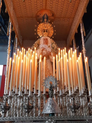 Ayer se encendió la candelería de la Virgen de la Esperanza