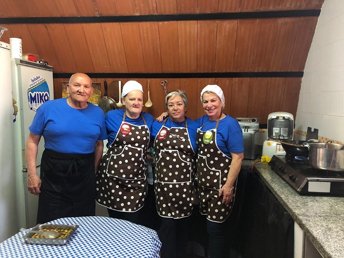 El equipo de cocina del ambigú de la Hermandad del Rocío de Melilla