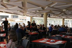 Los ciudadanos aprovecharon la jornada electoral para reunirse con familiares