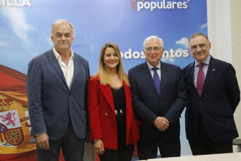 Esteban González Pons llegó ayer a Melilla en el primer día de campaña de las elecciones generales
