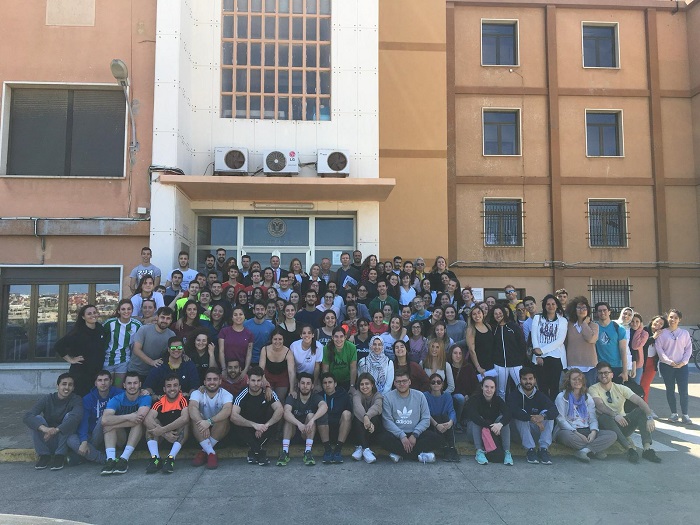 Los alumnos, profesores y administración se unieron en un acto de protesta