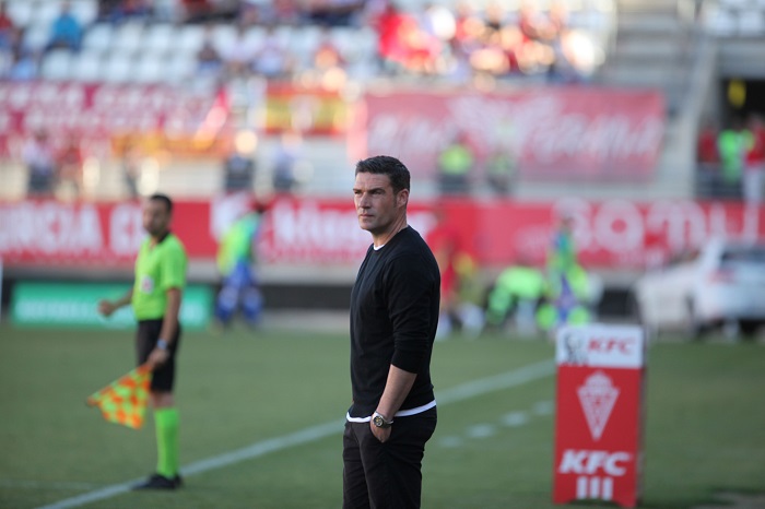 Luis Miguel Carrión, entrenador de la U.D. Melilla, se mostró disgustado por la derrota que deja a su equipo sin el liderato