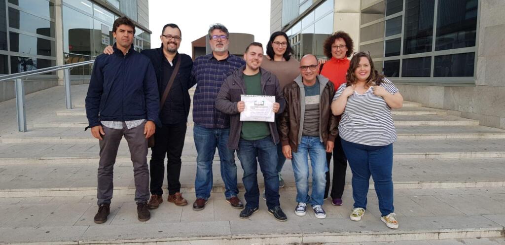 Integrantes de “Ahora Melilla” el día que entregaron las firmas en el juzgado
