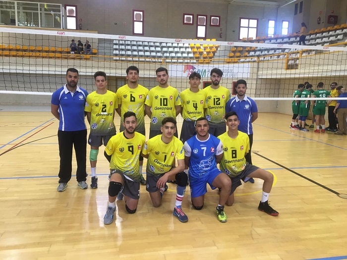 Componentes de la plantilla y del cuerpo técnico del Club Voleibol Melilla