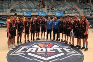 Los jugadores y el cuerpo técnico del C.D. Enrique Soler posando todos juntos
