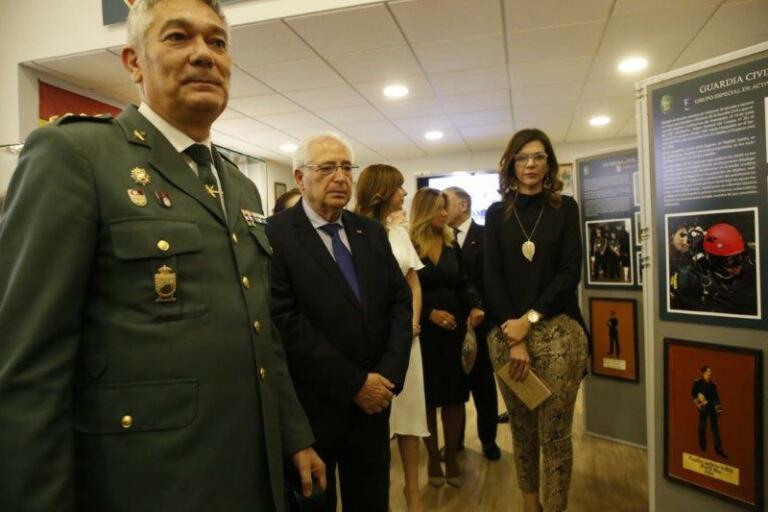 Inauguración de la exposición que la Guardia Civil ha organizado en el Casino Militar durante esta semana