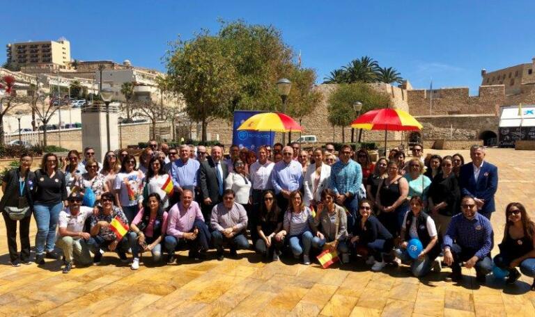 La Plaza de las Culturas fue ayer, una vez más, el escenario del primer día de campaña electoral para el PP de Melilla