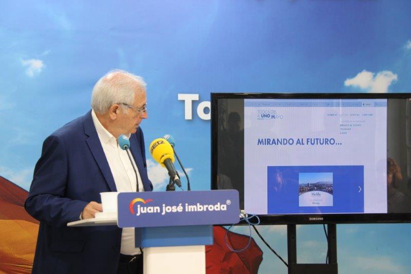 El candidato del PP, Juan José Imbroda, presentó ayer la web del PP