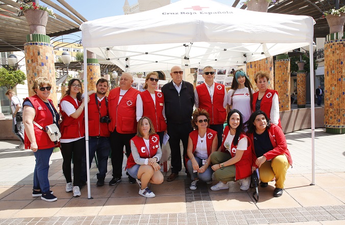 Los responsables de Cruz Roja Melilla y su equipo de voluntarios