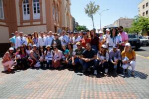 Puerta a puerta que desarrolló ayer la Caravana Popular en el Mercado del Real