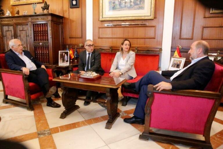 Imbroda y Quevedo recibieron al presidente de la CHG en el Palacio de la Asamblea