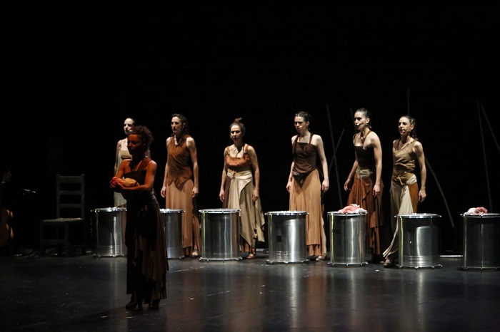 Imágenes del espectáculo ‘Amazonas’ del grupo Andanzas, una función con la presencia de una decena de mujeres