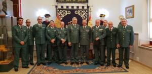 Foto de familia con el Coronel Sierras, en el Casino Militar con motivo de la inauguración de la exposición