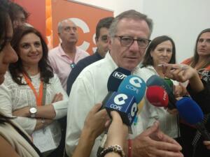 El candidato de Ciudadanos Melilla y su equipo, en las últimas declaraciones